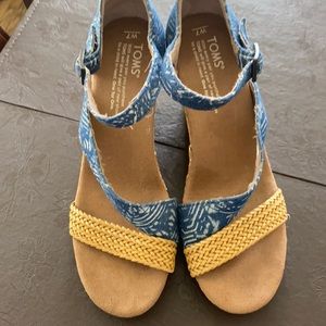Tom’s Wedges, Size 7 W, Blue and Gold